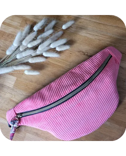 Sac banane en velours fuchsia